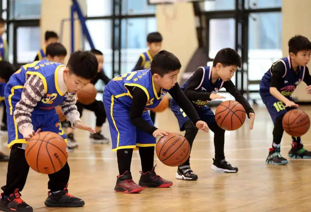 为什么篮球青训营能提升孩子的综合能力？